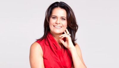 A jornalista Adriana Araújo