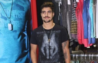 Caio Castro posa em evento em São Paulo (Foto: Iwi Onodera / EGO)