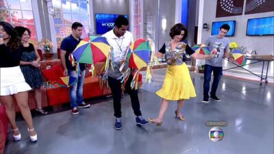 A apresentadora entrou na dança (Foto: Reprodução)