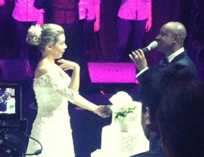 Fernanda Souza se emociona durante seu casamento com Thiaguinho (Foto reprodução: Instagram Thiaguinho)
