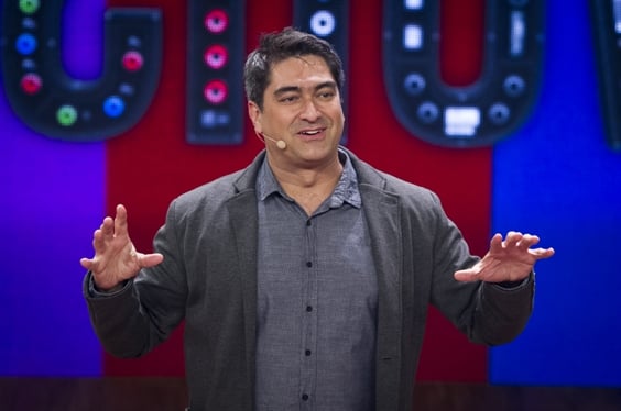 Zeca Camargo no comando do Vídeo Show (Foto: Globo/João Cotta)