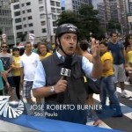Repórter usa colete e capacete em São paulo (Foto: Reprodução)