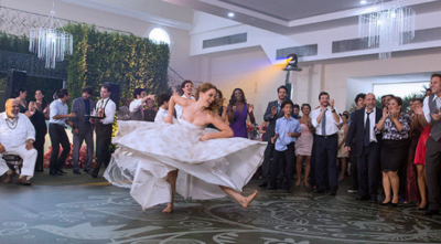 Cris dança frevo com Vicente em casamento (Foto: Fracisco Patrício)