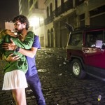 Pedro (Jayme Matarazzo) ampara Júlia (Isabelle Drummond)
(Foto: Globo/João Miguel Júnior)
