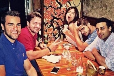 Caio Castro e Maria Casadevall jantam com amigos (Foto: Instagram)