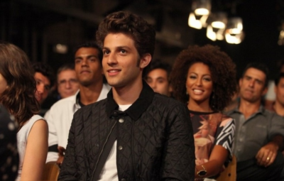 Chay Suede na apresentação da novela 