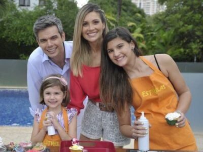 Giulia ao lado da família (Foto: Divulgação)