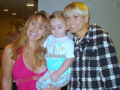 A ex-paquita Ana Paula Almeida ao lado de Xuxa (Foto: Reprodução)