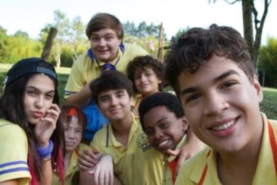 Elenco do filme durante as gravações