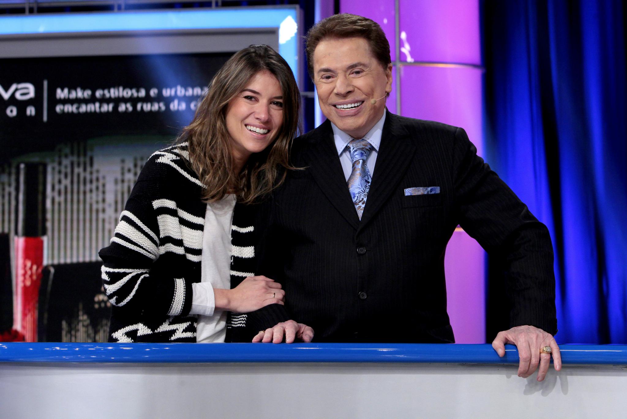 Rebeca e Silvio no comando do Roda a Roda (Foto: Lourival Ribeiro/SBT)