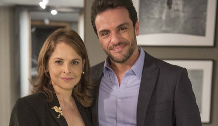 http://tvfoco.uai.com.br/wp-content/uploads/2015/05/Daniela-Mercury.jpg