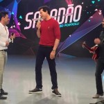 Celso Portiolli com Zezé Di Camargo & Luciano na gravação da estreia do "Sabadão"
(Foto: Divulgação)