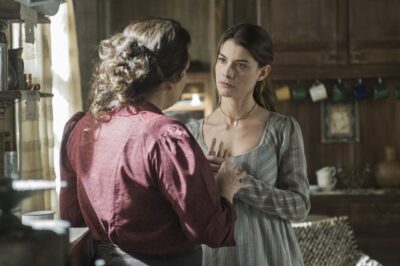 Emília (Ana Beatriz Nogueira) e Lívia (Alinne Moraes)
(Foto: Globo/Caiuá Franco)