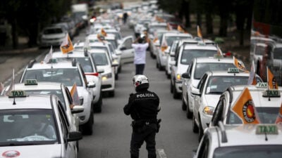 Taxistas protestam contra o aplicativo Uber (Foto: Divulgação)