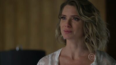 Soraya (Letícia Spiller) em cena de 