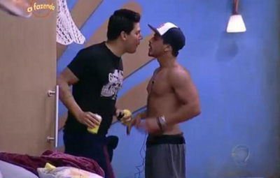 Douglas e Thiago teriam saído no tapa (Foto: Reprodução)