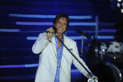 Roberto Carlos em seu tradicional show de fim de ano (Foto: Divulgação)