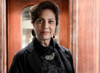 Eliane Giardini como Anastácia em 