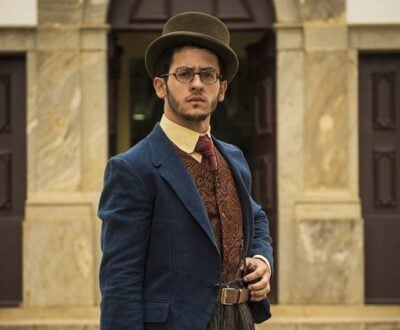 David Lucas como Jack, um detetive atrapalhado (Foto: João Cotta/TV Globo)