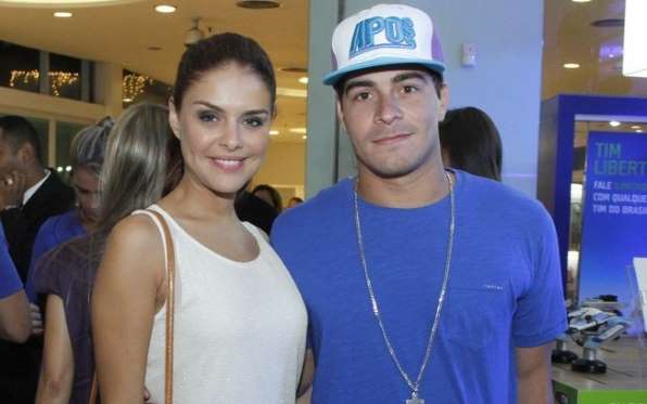 Thiago Martins e Paloma Duarte (Foto: AgNews)