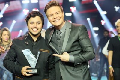 Renato Vianna ao lado de seu técnico, Michel Teló (Foto: Reprodução/GShow)