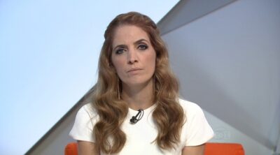 Poliana Abritta apresentando o 
