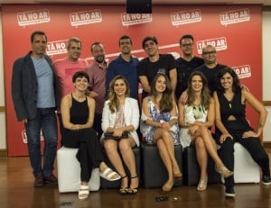 Em pé: Mauricio Farias , Mauricio Rizzo, Marcio Vito, Marcius Melhem, Marcelo Adnet, Danton Mello e Welder Rodrigues. Sentado: Renata Gaspar, Carol Portes, Luana Martau, Georgiana Goes e Veronica Debom (Foto: Globo/Estevam Avellar)