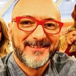 Britto Jr. e as apresentadoras do "Hoje em Dia" em sua volta ao programa
(Foto: Reprodução/Record)