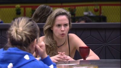 Ana Paula durante conversa na volta ao jogo
(Foto: Globo/Divulgação)