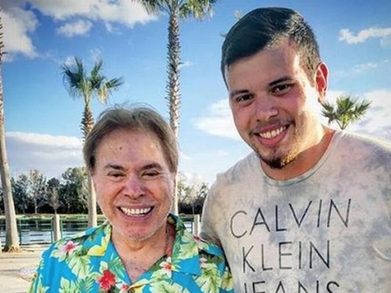 Silvio Santos aparece ao lado de fã em Orlando (Foto: Reprodução/Instagram)