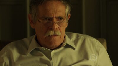 Gibson (José de Abreu) em cena de 