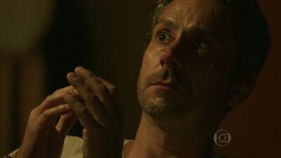 Romero (Alexandre Nero) em cena de 