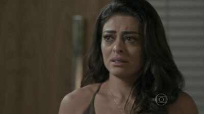 Juliana Paes (Carolina) em cena de 