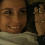 Atena (Giovanna Antonelli) e Romerinho em cena de "A Regra do Jogo"
(Foto: Reprodução/Globo)