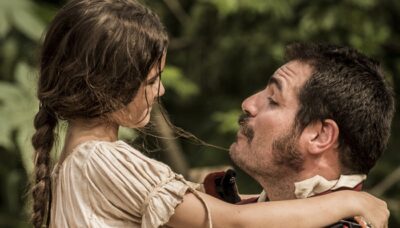 Joaquina (Mel Maia) e Tiradentes (Thiago Lacerda) em cena de 'Liberdade Liberdade'
(Foto: Globo/João Cotta)