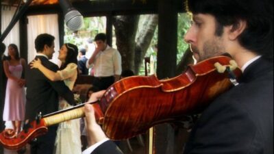 Felipe foi o responsável por tocar no casamento de Carol, em 2009 (Foto: Victor e Valério Miguel/Divulgação)