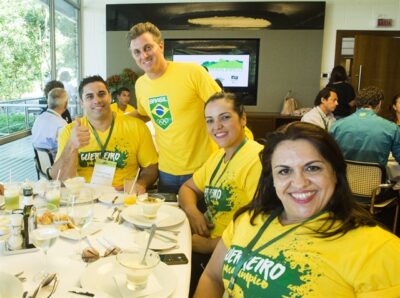 Luciano Huck e atletas Paralímpicos durante evento promovido pela Globo
(Foto: Globo/João Miguel Júnior)