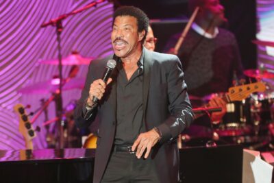 Cantor Lionel Richie grava entrevista e pocket show para o “Fantástico”
