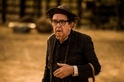 Umberto Magnani como Padre Romão em Velho Chico, seu último trabalho na televisão
(Foto: Globo/Caiuá Franco)
