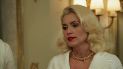 Sandra (Flávia Alessandra) em cena de 