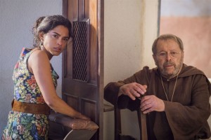 Luzia (Lucy Alves) e Padre Benício (Carlos Vereza) (Foto: Globo/Caiuá Franco)