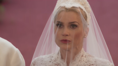 Sandra (Flávia Alessandra) em cena de 