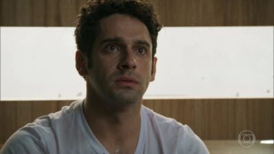 Beto (João Baldasserini) em cena de 