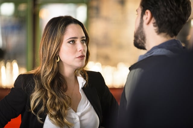 Bruna (Fernanda Vasconcellos) e Giovanni (Jayme Matarazzo) (Foto: Globo/Ramón Vasconcelos)