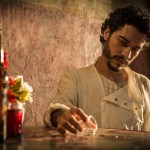 Martim fica indignado com o estado da escola em uma conversa com Chico Criatura (Foto: Inácio Moraes/Gshow)