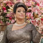 Teodora (Grace Gianoukas) em cena de "Haja Coração"
(Foto: Globo/Artur Meninea)