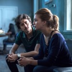 Isabela (Marina Ruy Barbosa) ao lado de Vicente Jesuíta Barbosa) em "Justiça"
(Foto: Globo/Divulgação)