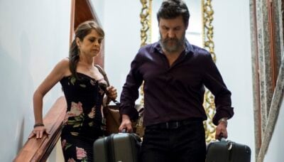 Antenor Ferraz (Antonio Calloni) e Vânia (Drica Moraes) em cena de 