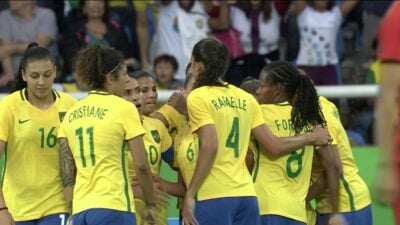 Jogadoras do Brasil durante a partida de ontem (03)
(Foto: Reprodução/Globo)