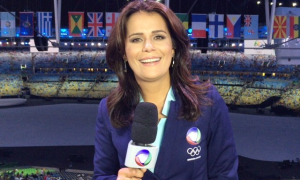 Adriana Araújo no "Jornal da Record" (Foto: Reprodução/Instagram)